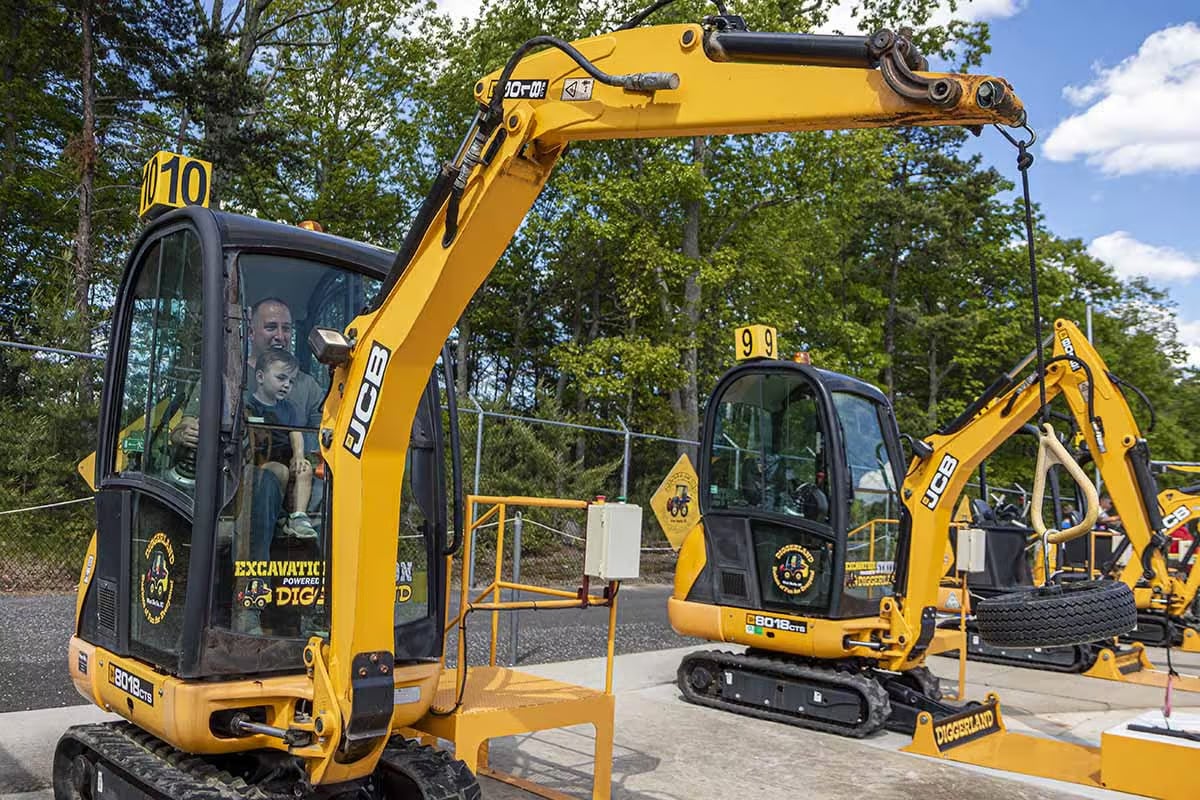 Diggerland background image